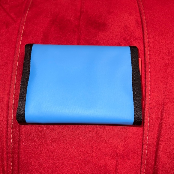 TNF MENS BASE CAMP WALLET - Picture 2 of 8